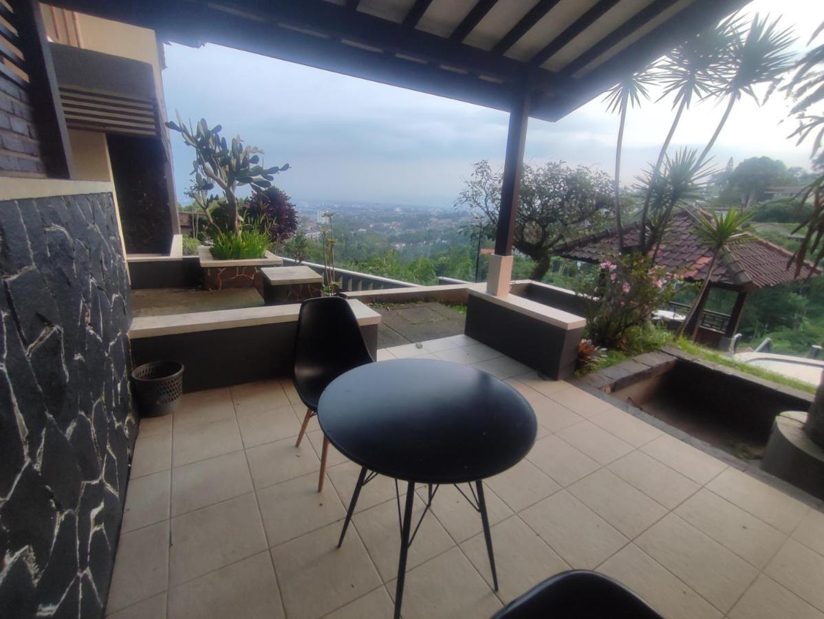 Dago Highland Resort Cimenyan Exterior photo