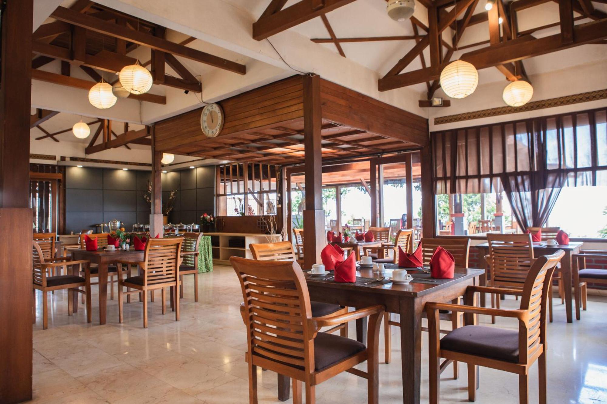 Dago Highland Resort Cimenyan Exterior photo