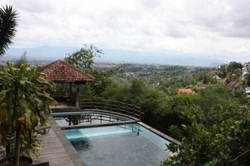 Dago Highland Resort Cimenyan Exterior photo